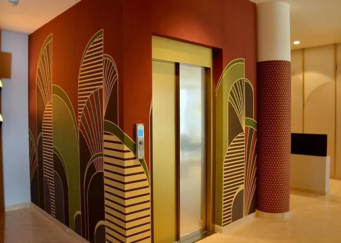 Modern Beachfront Flat In A With Pool Apartmán *