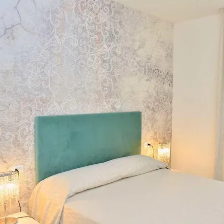 Διαμέρισμα Modern Beachfront Flat In A With Pool