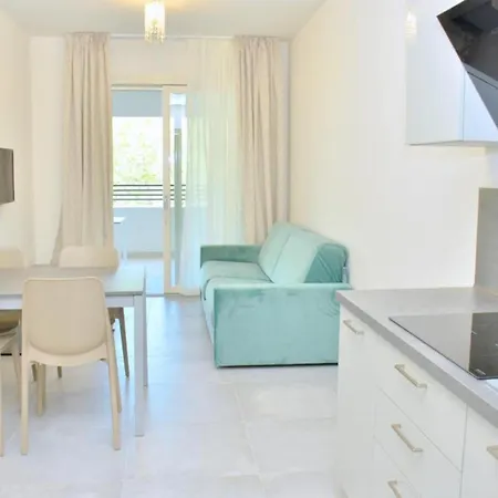Modern Beachfront Flat In A With Pool Apartmán Bibione