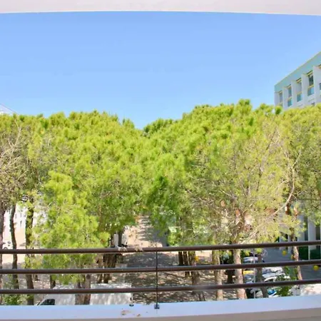 Modern Beachfront Flat In A With Pool Μπιμπιόνε