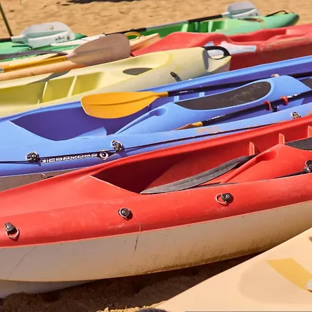 Διαμέρισμα Modern Beachfront Flat In A With Pool