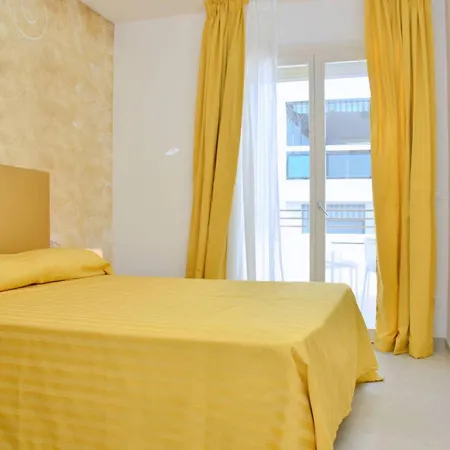 Διαμέρισμα Modern Beachfront Flat In A With Pool *