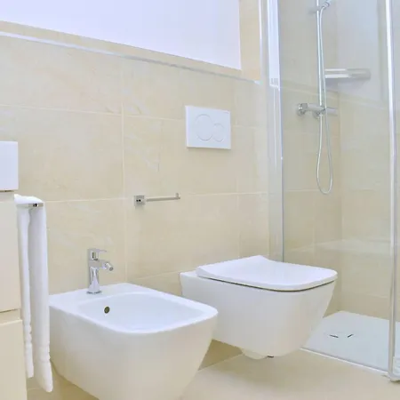 Διαμέρισμα Modern Beachfront Flat In A With Pool