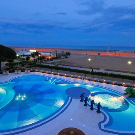 Modern Beachfront Flat In A With Pool Διαμέρισμα