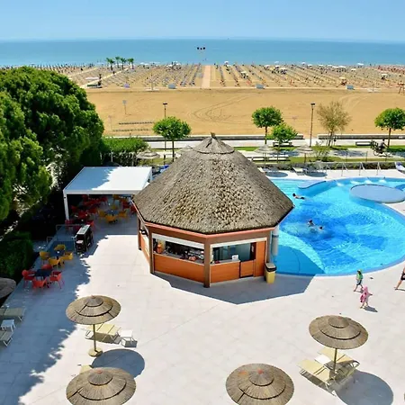 Modern Beachfront Flat In A With Pool Διαμέρισμα *