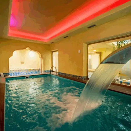 Modern Beachfront Flat In A With Pool Διαμέρισμα *