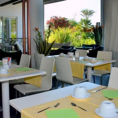 Διαμέρισμα Modern Beachfront Flat In A With Pool Μπιμπιόνε