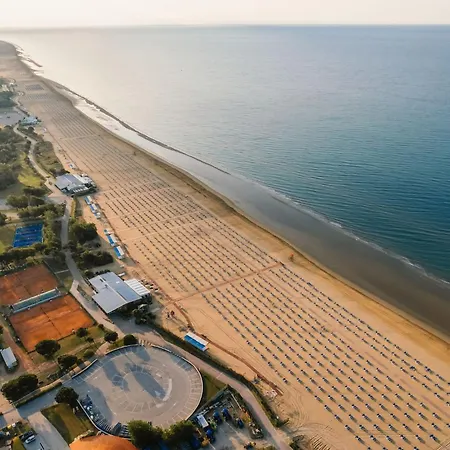 Διαμέρισμα Modern Beachfront Flat In A With Pool *