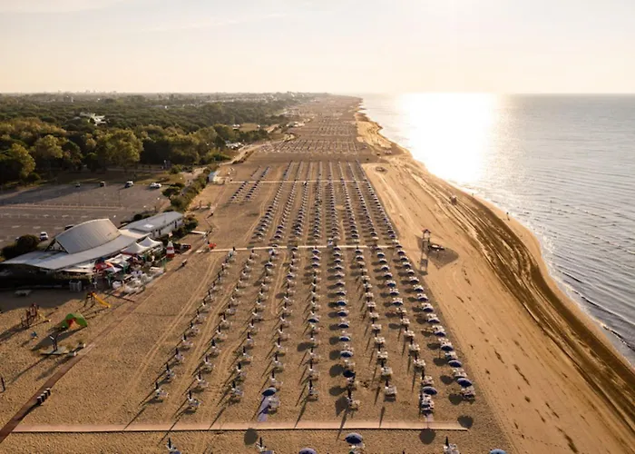 Modern Beachfront Flat In A With Pool Lejlighed Bibione